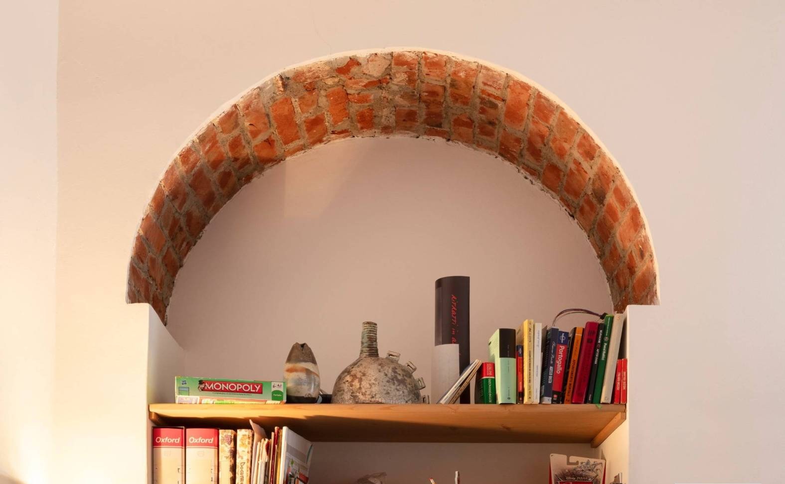 Mattone a vista, con i libri
